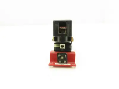 Siemens 14-193-764-586 Contactor 15HP 120VDC-220A/240VDC-210A Has Broken Base