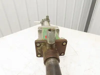 Lincoln 82970 Power Master Pneumatic Powered Oil/Grease Pump 12:1 55 Gal Drum