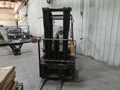Caterpillar FG25K LPG Double Stage Forklift w/ Side Shift; Blown Engine (LOCATION: Batavia, OH)