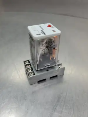 USED Siemens 3TX7112-1LF13 120VAC Relay w/Idec SR2P-06 Relay Base