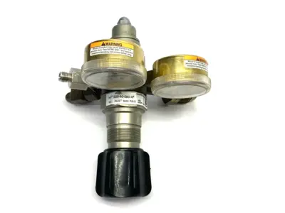 USED VICTOR COMPRESSED GAS REGULATOR 1/4" NPT