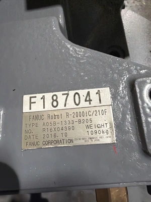 USED FANUC R-2000IC/210F