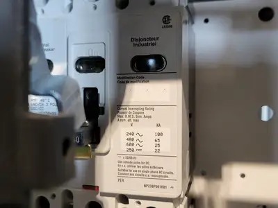 Used EATON SVX015A1-5A4N1 Switchgears British Columbia CA | Lenmark #240103