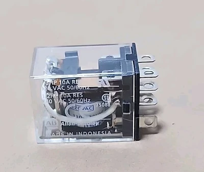 NEW Allen-Bradley 700-HF32A1