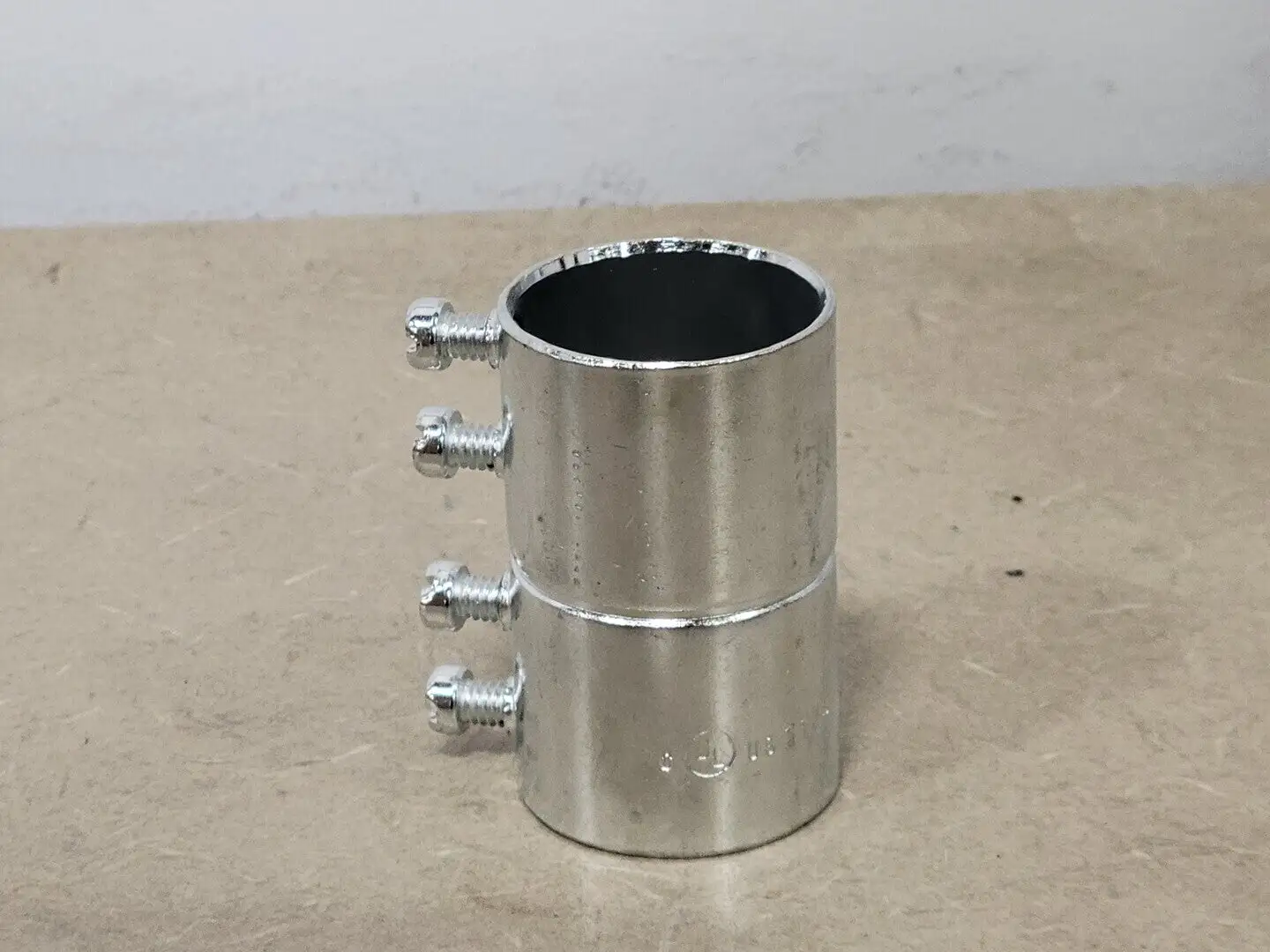1-1/4" EMT Set Screw Coupling (Box of 25)