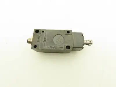 Euchner NG2RS-510AU Limit Switch Steel Roller Plunger 30V 0.1A IP67