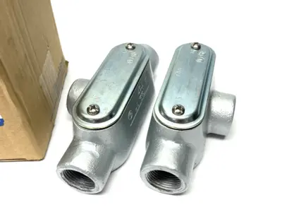 USED ABB THOMAS & BETTS T-STYLE CONDUIT OUTLET BODY 1" W/ GASKET & COVER