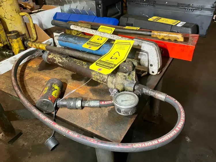 Used _UNKNOWN_ _UNKNOWN_ Hydraulic Pumps Ohio US | Myron Bowling Auctioneers Inc #1504684