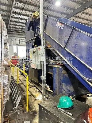 USED MAX PAK CLOSED DOOR BALER WITH INFEED CONVEYOR