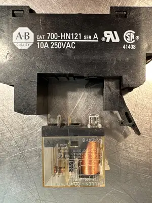 USED Allen-Bradley 700-HN121+700-HK36Z24-4