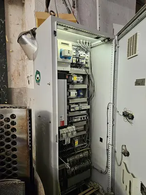 USED HOSOKAWA TWO-STAGE PLASTIC SHREDDING AND GRANULATION SYSTEM