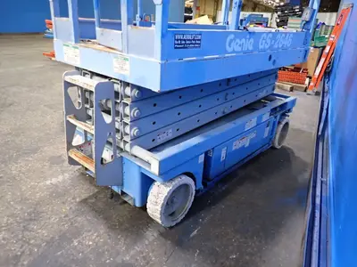 USED 2000 GENIE GS2646