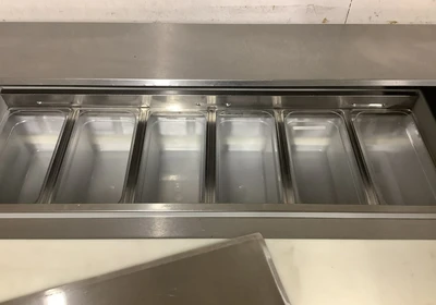 152-0220 Beverage-Air SP72-18C Sandwich/Salad Prep Table