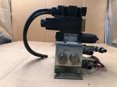 NACHI OG-G01-P-E20 Modular Valve Manifold w/ SS-G01-A3X-R-C115 Solenoids