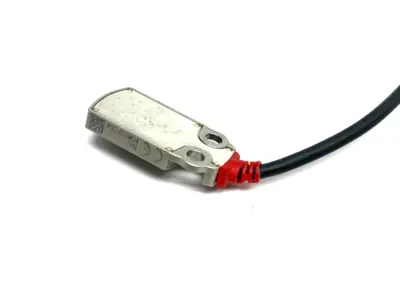 USED KEYENCE FLAT REFLECTIVE PHOTOELECTRIC SENSOR, BACKGROUND SUPPRESSION