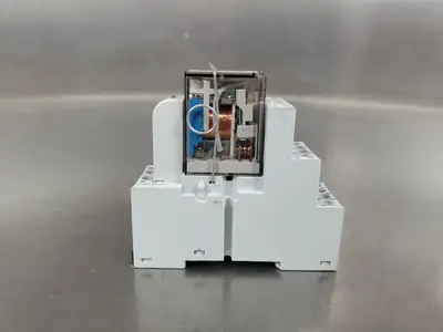 USED Allen-Bradley 700-HN104 Relay Socket w/700-HC22Z24-4 Relay