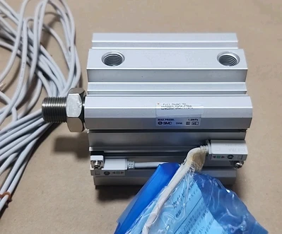 NEW SMC CDQ2B63-50DM-F7BAL