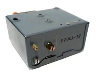 NEW JOHNSON CONTROLS P70CA-32 PRESSURE SWITCH P70CA-3 P70CA32