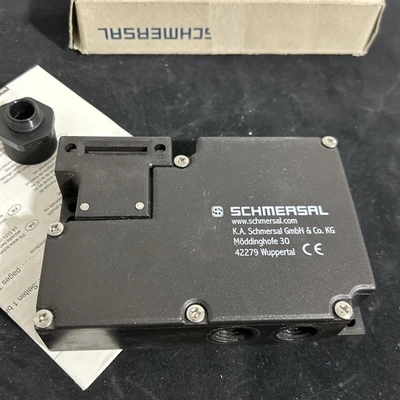 NEW Schmersal AZM 161SK-12/12RK-110/230-2111-1/2566