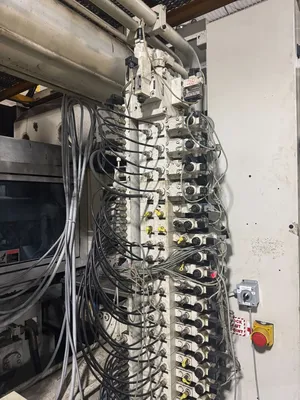 2002 KRAUSS MAFFEI KM2700 - 14700MC Horizontal Plastic Injection Molding Machines | JYC MACHINERY (3)