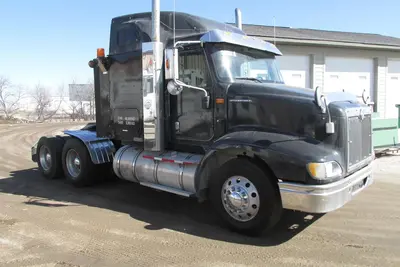 Used 2010 INTERNATIONAL 9200 Conventional trucks Manitoba CA | Conquest Truck & Auto Sales #1421375