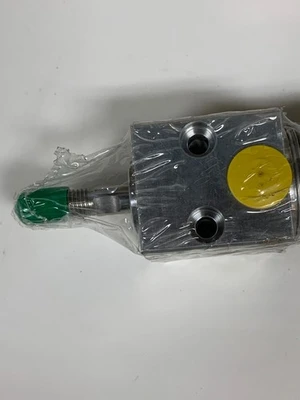 NEW Numatics 1062D05-011-03