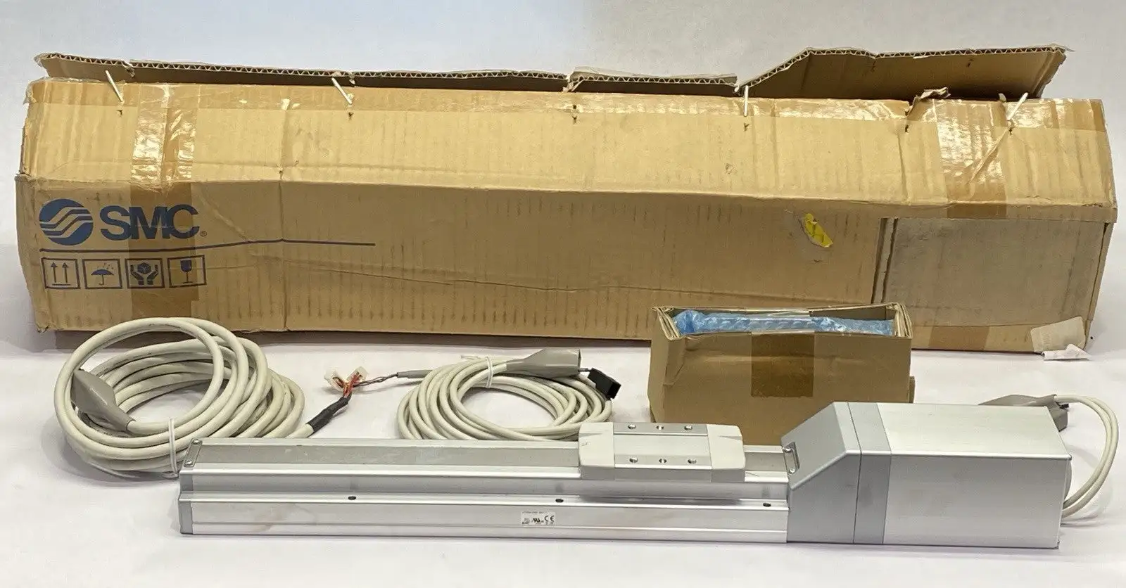 USED SMC SMC LEFS32A-300B-S5CP17