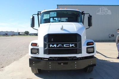 New | in-Stock 2027 MACK MD7 Rolloff Trucks Texas US | Roll Off Truck World #1491884