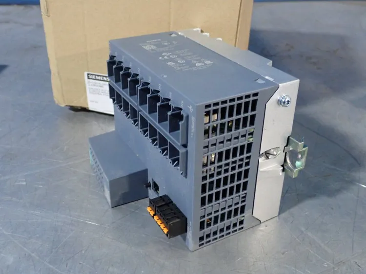 New | in-Stock SIEMENS 6GK52160BA002AC2 Network Switches Ohio US | HGR 24 #1069609