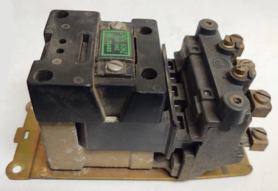 Allen-Bradley 702AOA92  70A83 Size 0 Motor Lighting Contactor 18A 240 Volt Coil