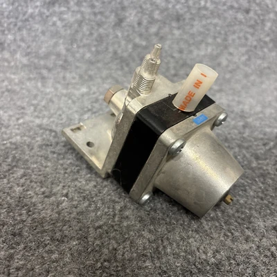 Used Johnson Controls R-3030-I Relays & Switches California US | Davliegogo LLC #1708075