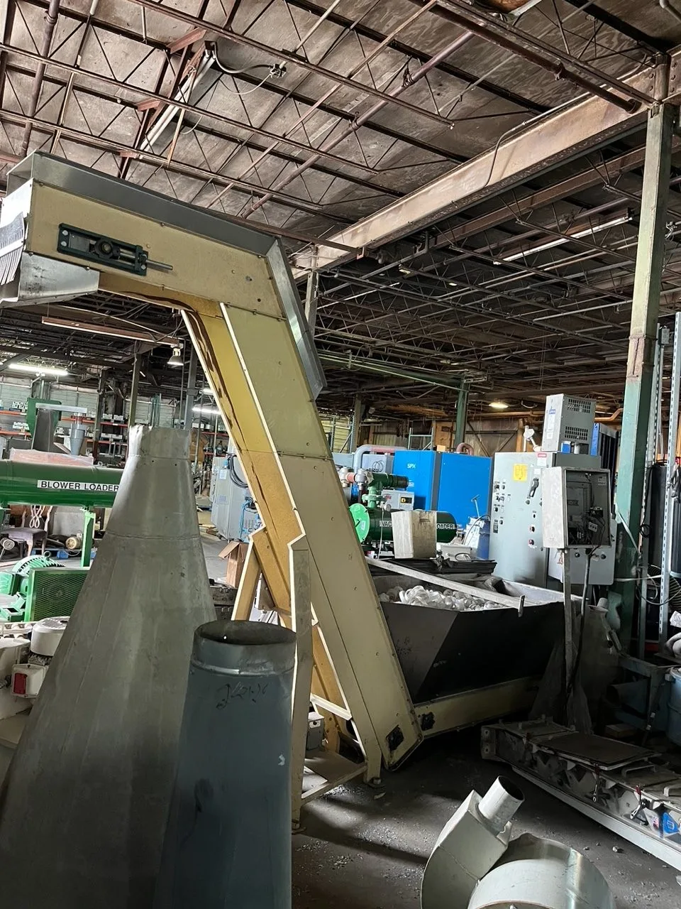 Used _UNKNOWN_ _UNKNOWN_ Bottle Feed Hopper Elevator Louisiana US | International Packaging Company #1260087