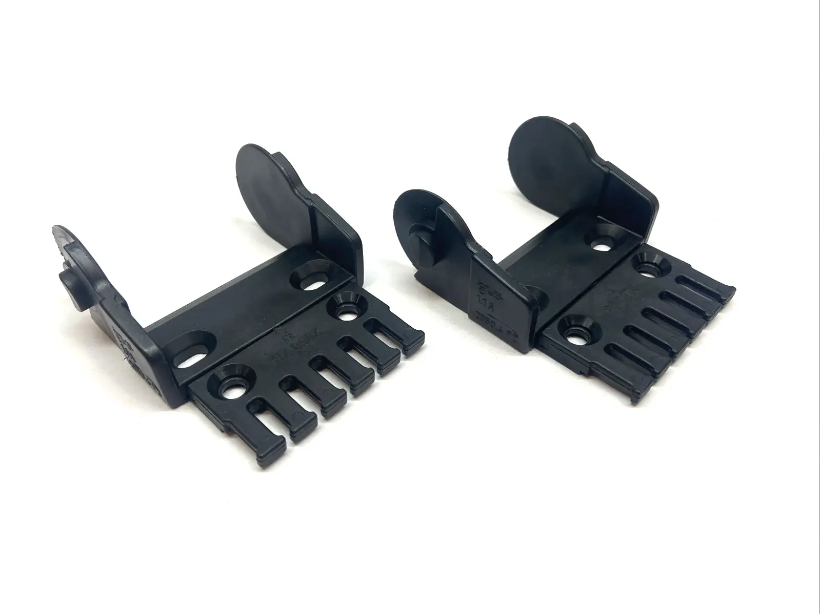 USED IGUS E-CHAIN FEMALE MOUNTING BRACKET W/ TIEWRAP PLATE LOT OF 2
