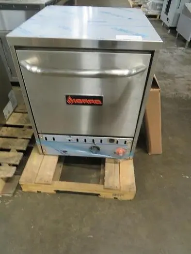 Sierra gas pizza oven - 2 shelves - brand new scratch and dent