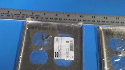 NEW Hubbell 2 Gang Duplex Receptacle Wallplate