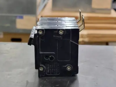 Used CUTLER-HAMMER BAB3070H Switchgears British Columbia CA | Lenmark #327908