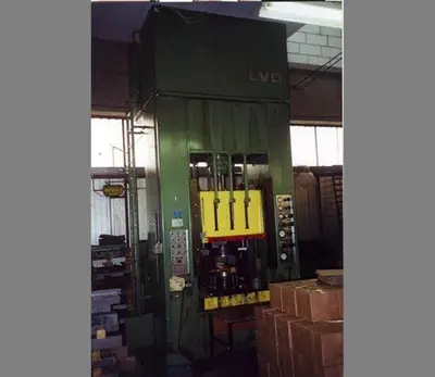 USED LVD EMF-OM 100 TON + 40 TON