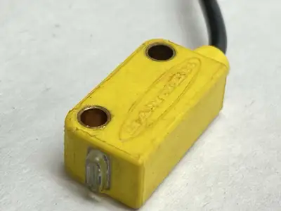 Used Banner Engineering Q12 Series Miniature Self-Contained Sensor Receiver 10-30VDC Photoelectric Sensors Michigan US | Maverick Industrial Sales #1392419