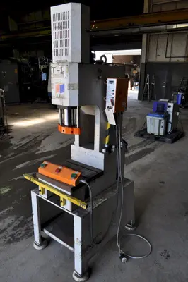 10 TON HYDRAULIC C FRAME PRESS