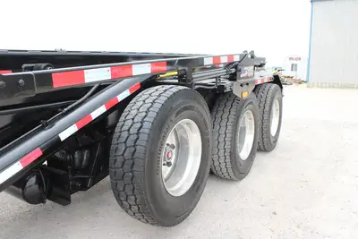 New | in-Stock 2026 INTERNATIONAL HX Rolloff Trucks Texas US | Roll Off Truck World #1491797