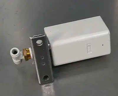 SMC ISE70-02-67-M Pressure Switch Loc6C3