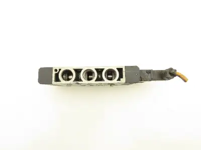 Festo CPE24-M1H-5L-3/8 Pneumatic Solenoid Valve 24VDC 3/8" NPT