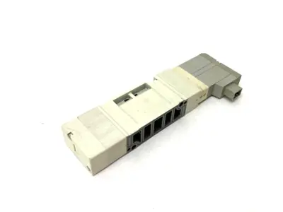 USED SMC PLUG-IN SOLENOID VALVE 5-PORT