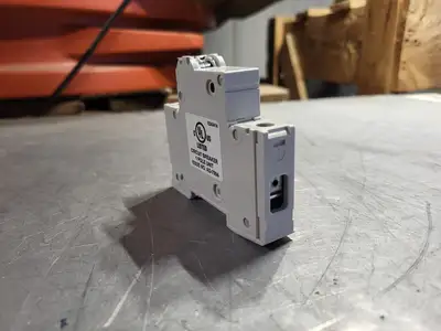 NEW SIEMENS 5SJ4102-8HG40