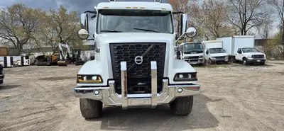 2024 VOLVO VHD84B Dump Trucks | Platinum Group (5)