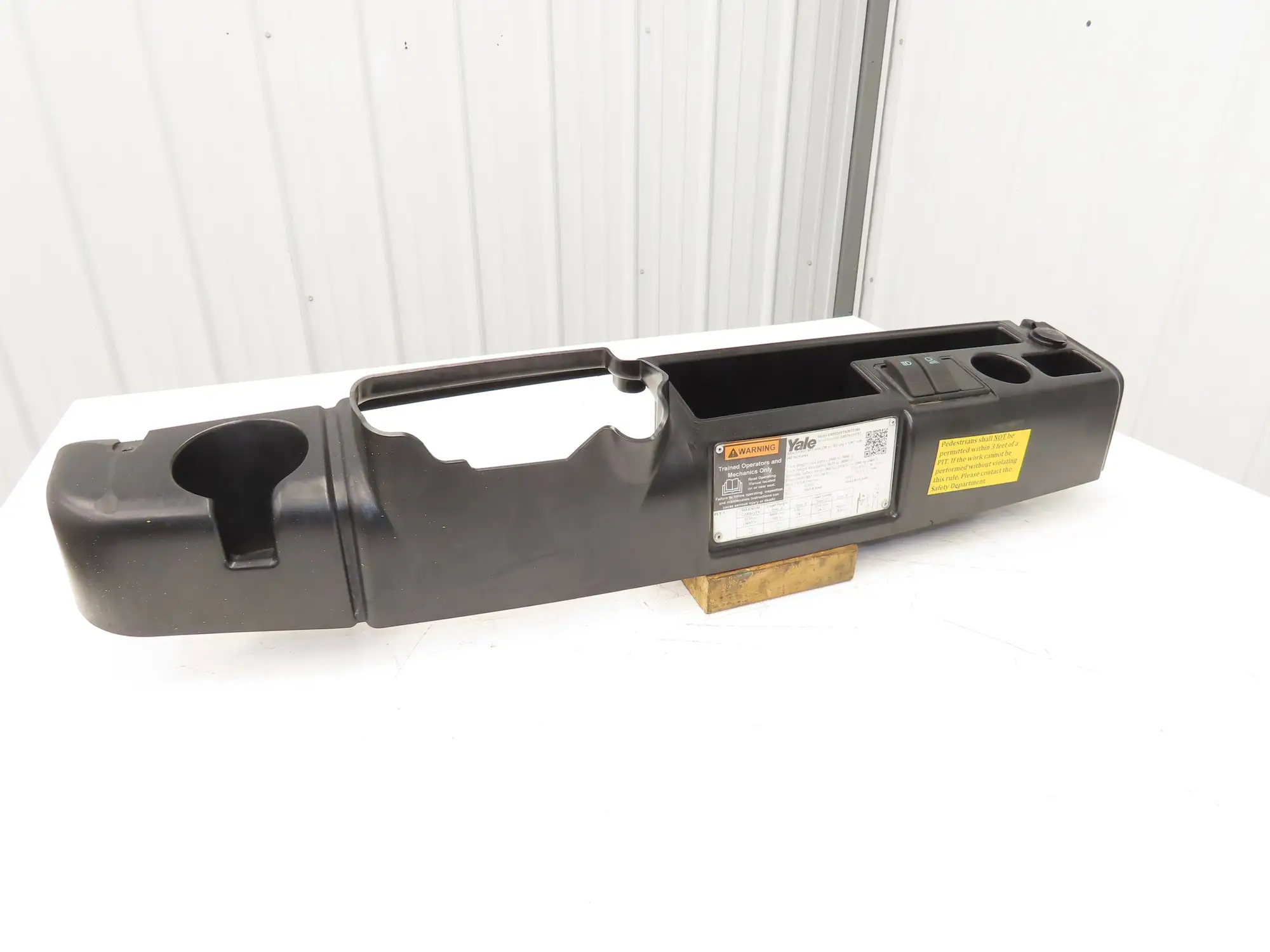 Yale ERP035VTN36TE084 Forklift Dash Plastic Shroud Cover With Cupholder