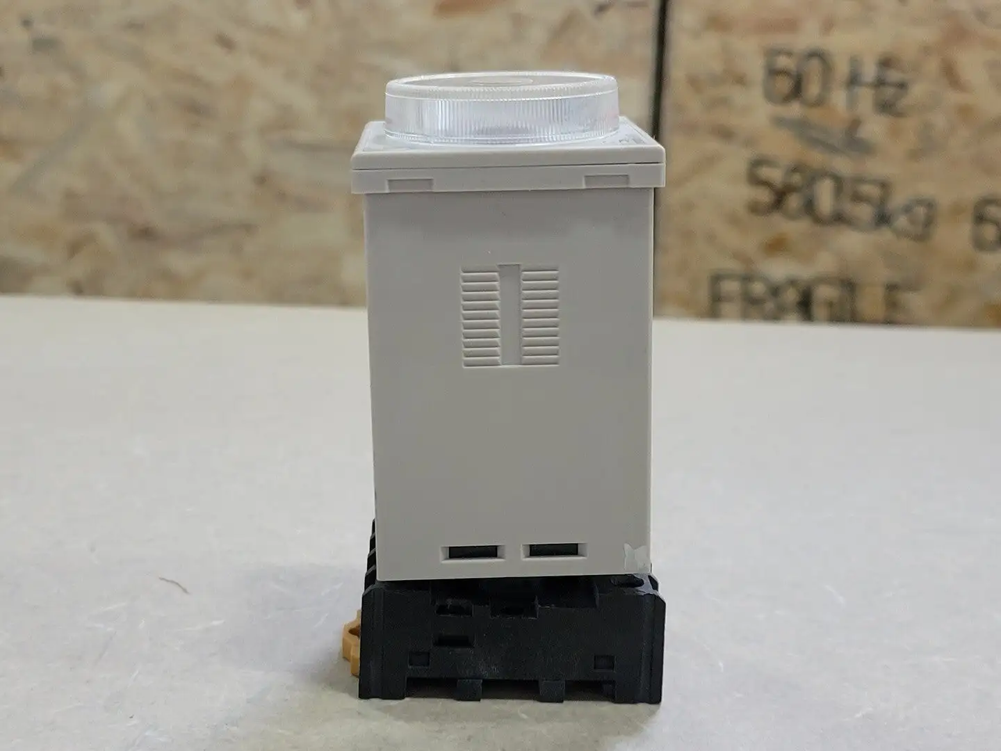 USED OMRON H3CR-H8L