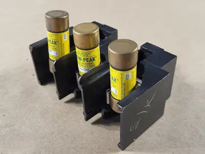 Disconnect Switch with 15 Amp Fuse LPJ-12SP