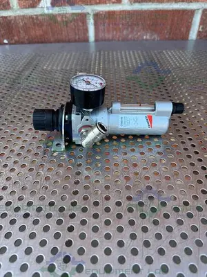 USED CAMOZZI C104-D00 FILTER REGULATOR 0 - 160 PSI W/ CAMOZZI GAUGE