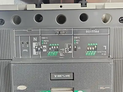 ABB SACE T5H 400 Circuit Breaker Loc4E14